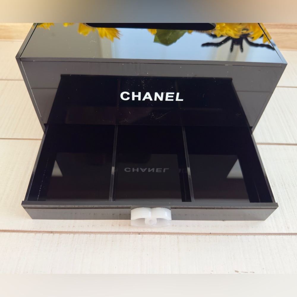 Tissue Box w Drawer - Picture 2 of 2
